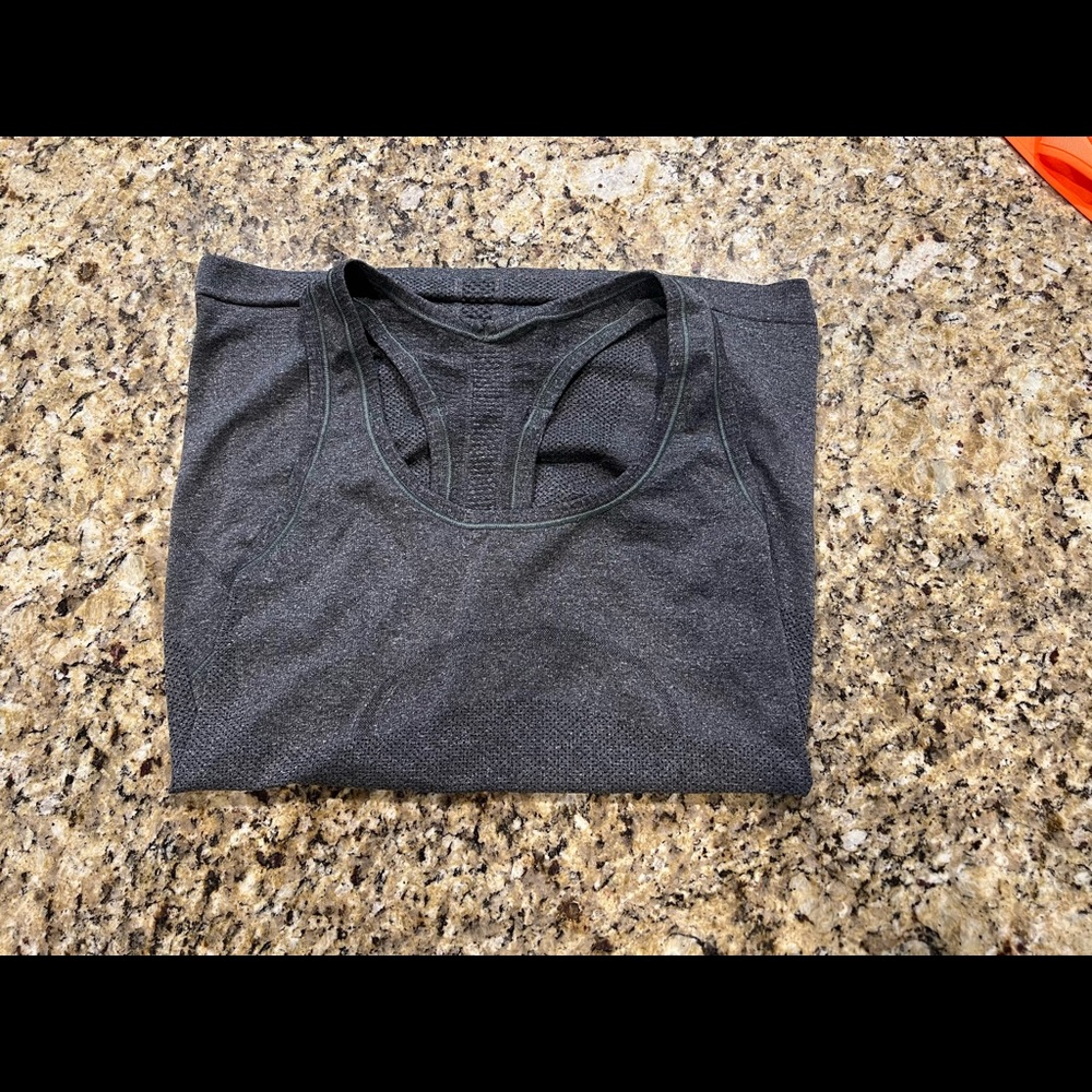 Lululemon Run Swiftly Gray Tank. Size 4.